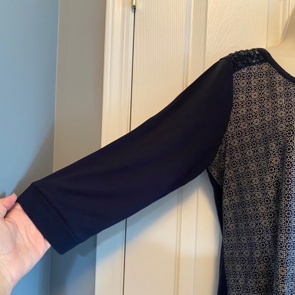 BUY 2 ITEMS GET 1 FREE - Chico’s Navy & Gold 3/4 Sleeve Blouse Sz 12/L - Picture 3 of 7